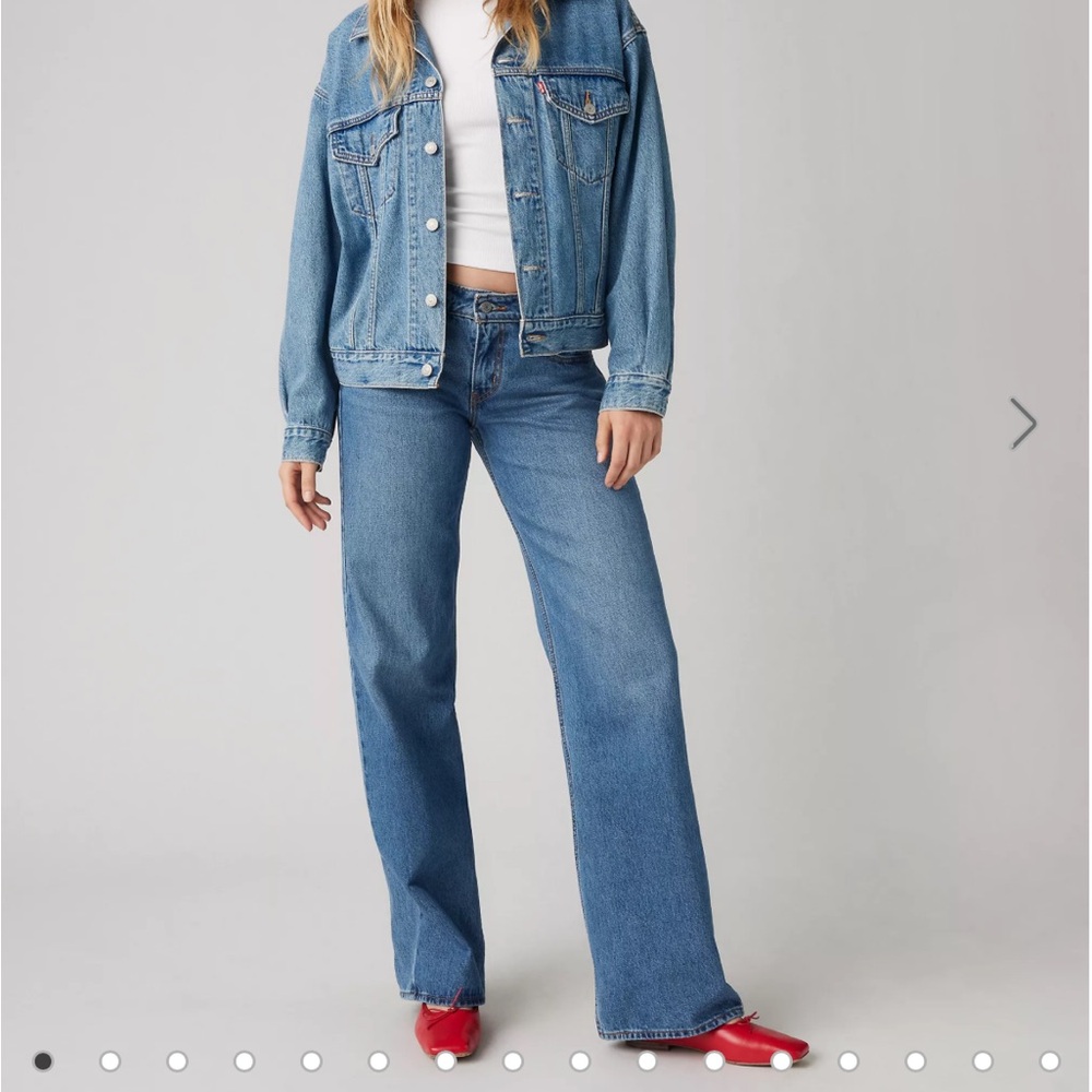 Levi’s Low Loose Denim Jeans in Real Recognize Real Medium Wash. Size 31.